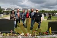 an Rorys Grab (v.l. B&auml;rbel, Mike, Frank, Harald, Thomas, Andreas)