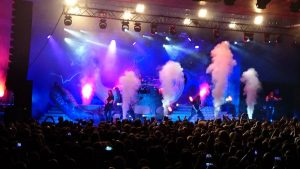 Amon Amarth Jomsviking European Tour 2016: Drache und Rauch bei "Twilight Of The Thundergod"