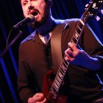 Mikel Bluni am Gesangsmikrofon