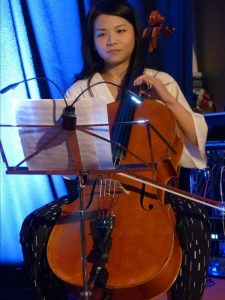 Sophie Knops in Viersen - Cellistin Moon