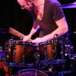 Maikel Roethof hält es nicht auf seinem Hocker