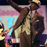 Archie Lee Hooker mit großer Geste