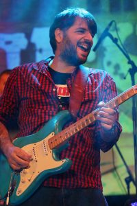 José Luis Pardo (guitar, slide guitar, vocals)