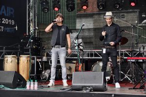 die Moderatoren André und Jonas