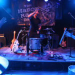 fliegende Drumsticks