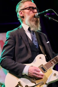 Bart 'Yasser' Arnauts (lead vocals, guitar)