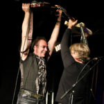 Die Gitarren zum Himmel