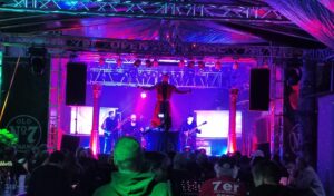 Lord Vigo - Blick auf Vinz oben mit Publikum im Vordergrund