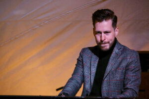 Nico Dreier (keyboards, percussion)