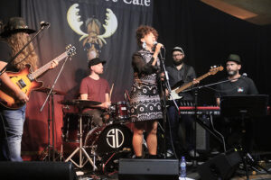 Jade MacRae & Band im September 2021 im Blues Moose Café