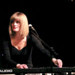 Emma Jonson (piano, keyboards, backup vocals)