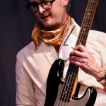 Stephen Mildwater (bass, backup vocals)