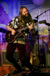 Leif de Leeuw (guitar, slide guitar)