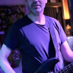 Hannes Vesper (bass, backing vocals)