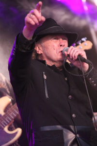 J. Scherpenzeel (vocals, harmonica, percussion)