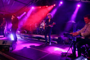 Giles Robson und Fat Harry & The Fuzzy Licks im Juni 2022 beim Blues in Zyfflich