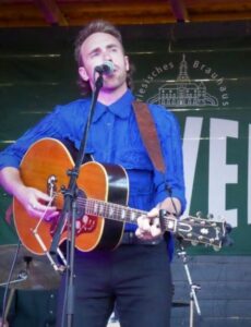 Kaurna Cronin & Band in Sande