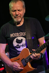 Olaf Kalemba (guitar, lead vocals)