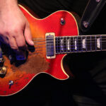 diese Gitarre erzählt Geschichten