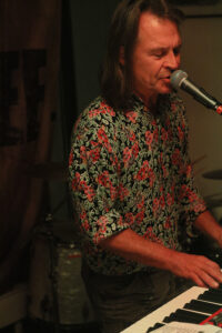 Mike Pelzer (lead vocals, keyboard)