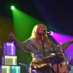 Sie spielt und singt