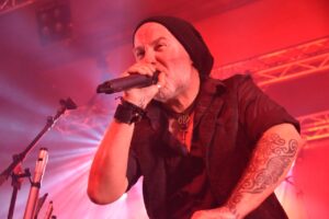 Sänger und Multiinstrumentalist Christian Glanzmann von Eluveitie