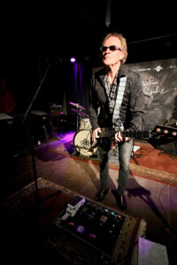 Martin Engelien (bass, backing vocals)