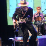 Willem van Dullemen (guitar, backing vocals)