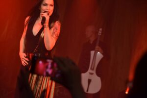 Mittendrin statt nur dabei: Das Motto bei allen Konzerten von Tarja lautet 'Camera Friendly'!