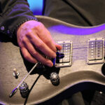 Tony Vegas schwarze Gitarre