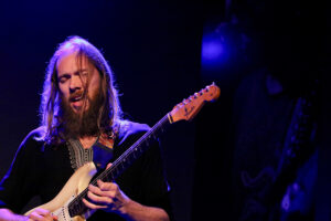 Stijn Bervoets (guitars, slide guitar)