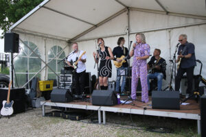 Rieany's Snaarmannen im Mai 2023 beim Boothuis Festival Oeffelt