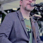 Etan Huijs (vocals, acoustic guitar, harmonica)