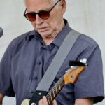 Jan Hendriks (guitar, backing vocals)