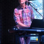 Bart de Win (vocals, acoustic guitar, keyboards)