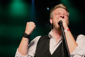 Melvin Schulz-Menningmann (vocals)