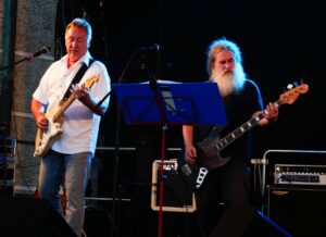 Rudi Kerl (Gitarre) und Franz Weidmüller (Bass)