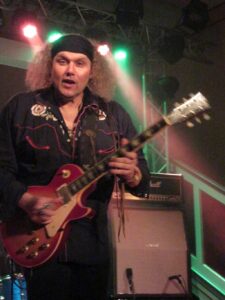 Julian an der Les Pauls