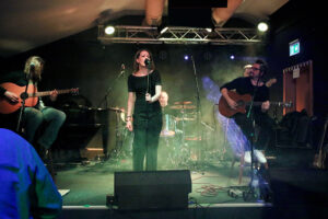 Dennis Eminger und Freude im November 2023 im To Hoop Rheinberg