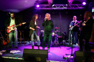 Kim Merz, Inge Merz, Anna Merz, Dennis Eminger, Rüdiger Gudd und Dirk Suceska im November 2023 im To Hoop Rheinberg