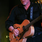 Christian Schulz (guitar, backing vocals)