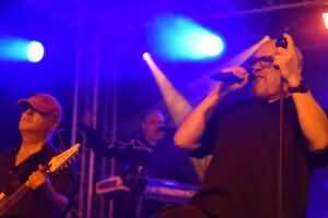 Voller Einsatz bei den Musikern von Factory Of Art