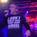 Szenekenner und Gastronom Tonelli kündigt die Band an