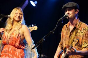 Jess Hayes, Frankie Connolly überzeugt auch am Mikro