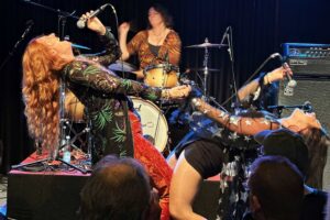 Zwei Leadsängerinnen mit besonderer Beziehung zueinander