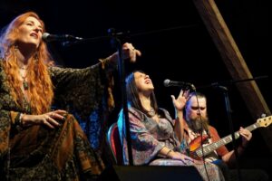 Lindsey Bonnick, Chloe Josephine vor den Dehnübungen, Billy Dedman