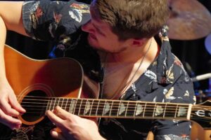 Ed Clarke beweist Fingerfertigkeit II