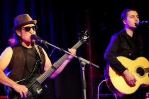 Herrliche Gesangsharmonien mit John Avila & Brett Smith-Daniels