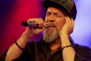 JJ Grey mit ‘neuen‘ Stimmbändern