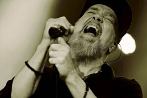 JJ Grey mit ‘neuen‘ Stimmbändern